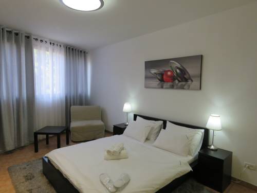 
Desert Inn Apartment
