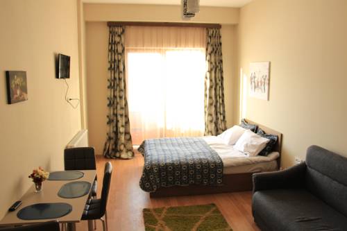 Фото 
WildGuru Hostel
