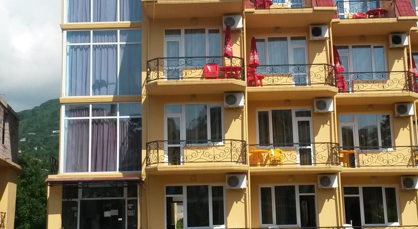 Фото 
Forest Road
