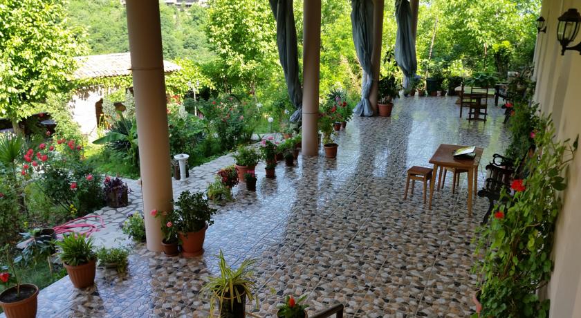 Фото 
Tetriani Guesthouse
