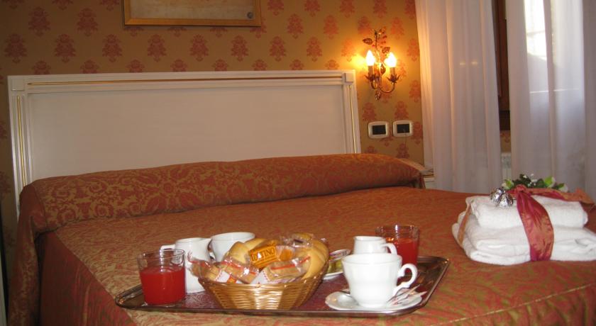 Фото 
Palazzo Salgar
