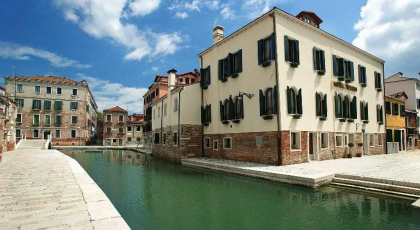 Фото 
Mokasuite Spaccanapoli
