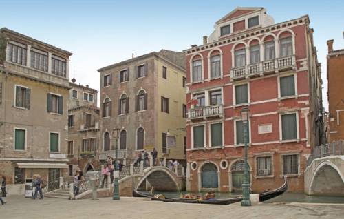 Фото 
The Bellini House B&B
