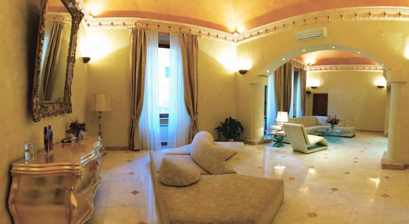 Фото 
Bilocale in prestigioso Palazzo dei Rolli
