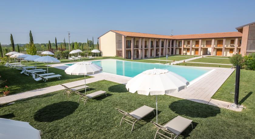 Фото 
Hotel Holiday
