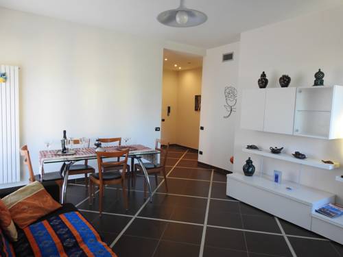 Фото 
Jolly Apartments
