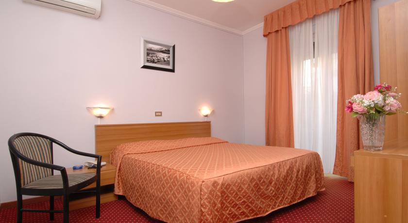 Фото 
Sakura Inn Sanremo
