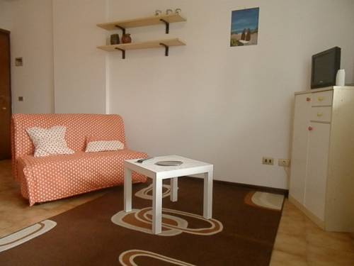 
Live 2 Apartments
