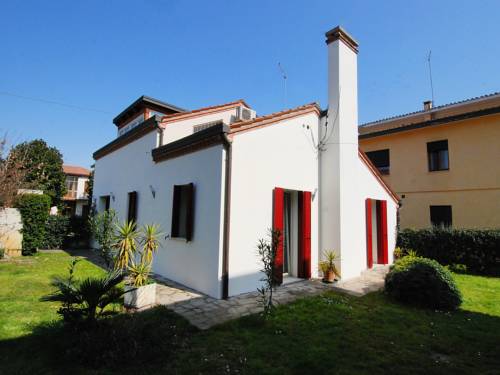 Фото 
DAMAC Maison Dubai Mall Street
