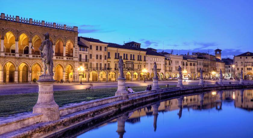 Фото 
Jumeirah Living World Trade Centre Residence, Suites and Hotel Apartments
