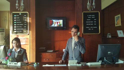 Фото 
One to One Clover Hotel & Suites
