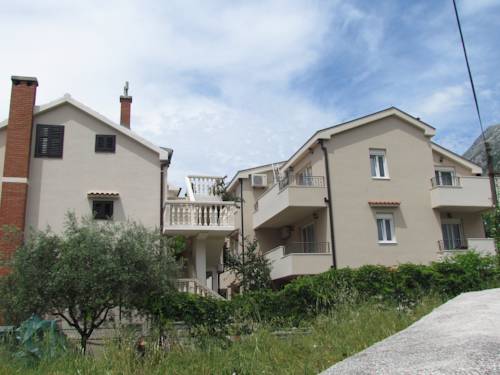 
Apartment Center Kotor

