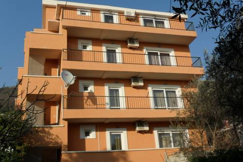 
Hotel Enigma
