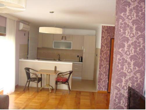 Фото 
Kazablanka Rooms Aerodrom
