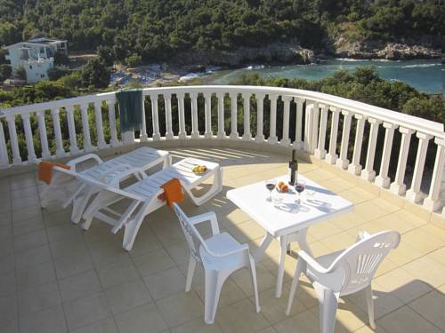 Фото 
Apartments Life
