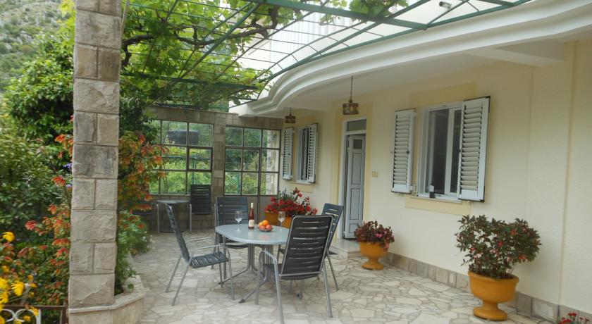 
Divani Caravel
