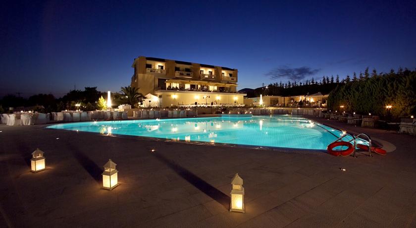 
Akrotiri Hotel
