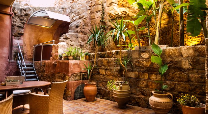 Фото 
The City Hotel
