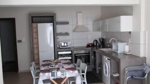 Фото 
Kristi Apartments
