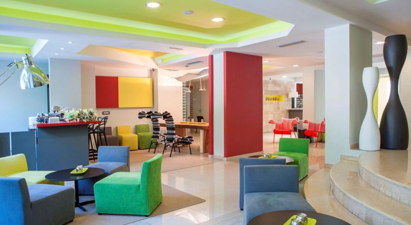 Фото 
The Colourful Aria of the Old Town
