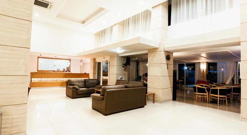 Фото 
Erato Hotel Apartments
