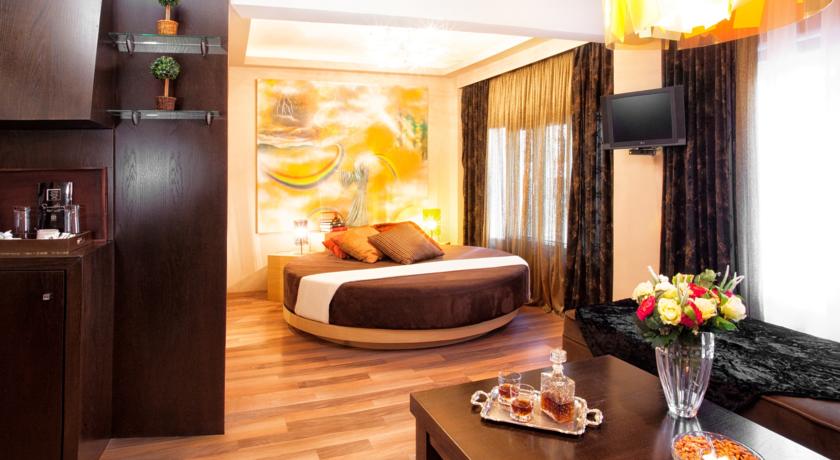 Фото 
Newcastle Apartments
