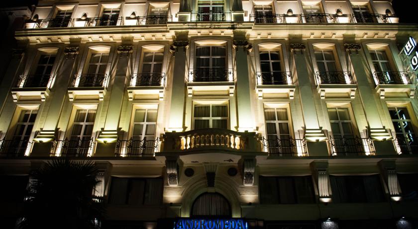 Фото 
Ambrosia Studios & Apartments
