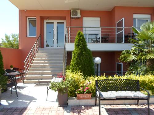 Фото 
Omorfi Poli Apartment
