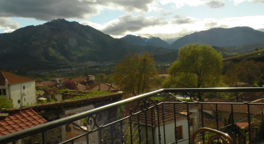 Фото 
Emmeleia Accommodation
