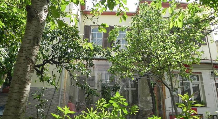 Фото 
Lotus Garden Hostel Izmir
