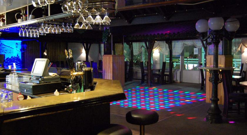 Фото 
Apartartamentos Pantebre 3000
