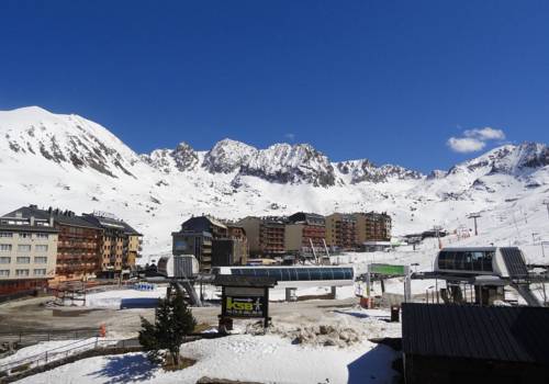 Фото 
Apartamentos Tarter Pirineos 3000
