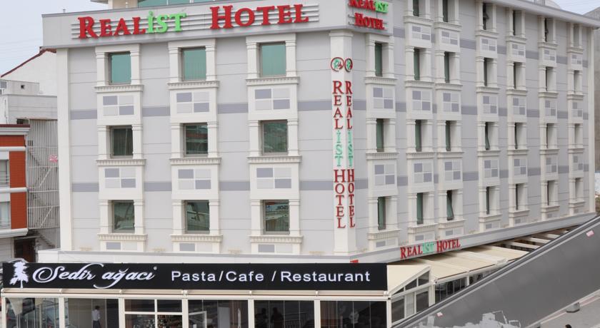 Фото 
Realist Hotel
