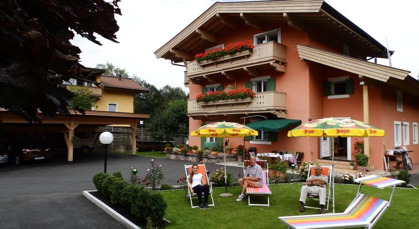 Фото 
Hirschenhof
