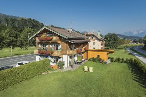 Фото 
Mayerhofer House
