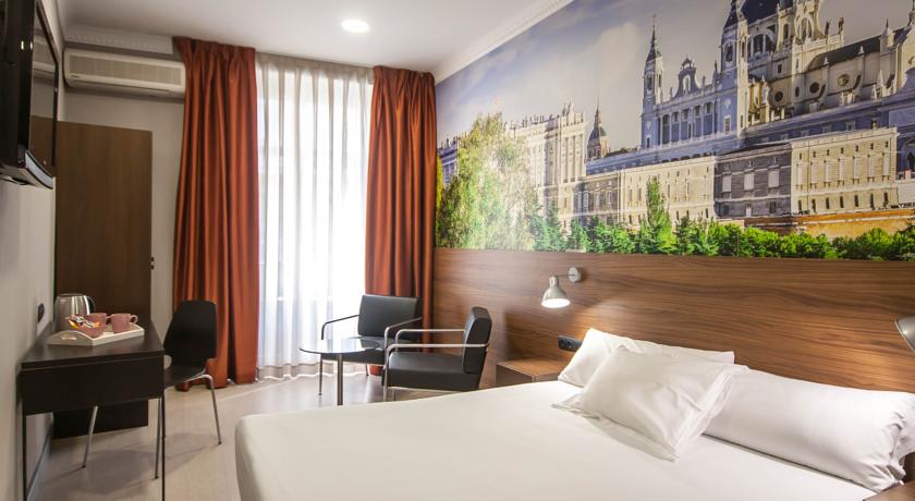 Фото 
Room Mate Lola
