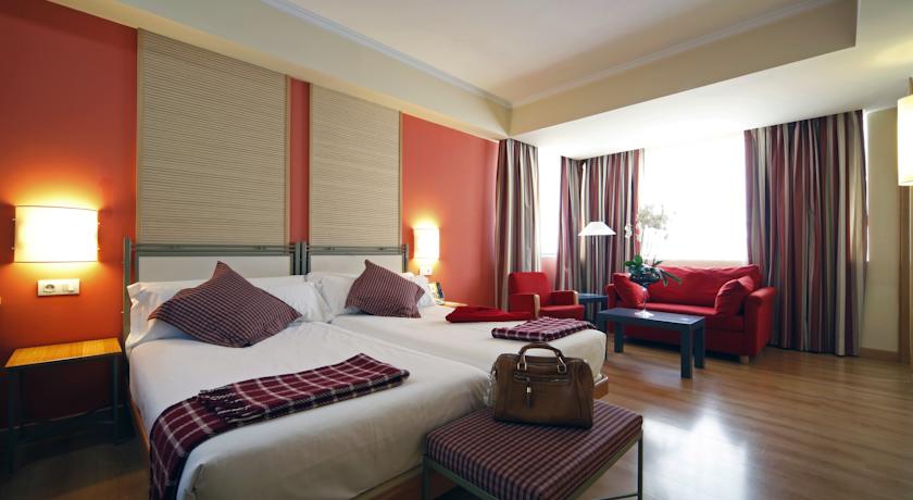 Фото 
NH Málaga
