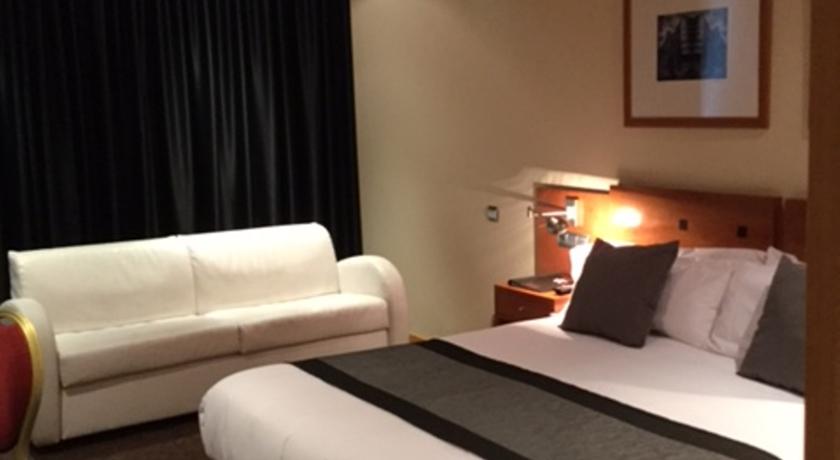 Фото 
Atarazanas Málaga Boutique Hotel
