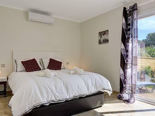 Фото 
Mosen Sorell Apartments
