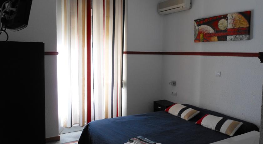 Фото 
Hotel Bécquer
