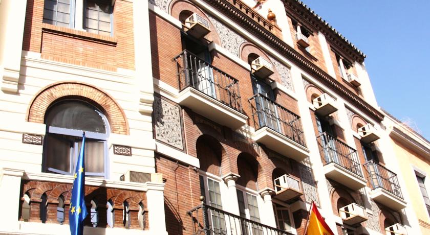 Фото 
Apartamentos Dorada Palace
