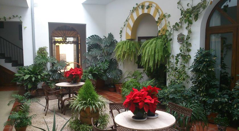 Фото 
Pelegri Apartment
