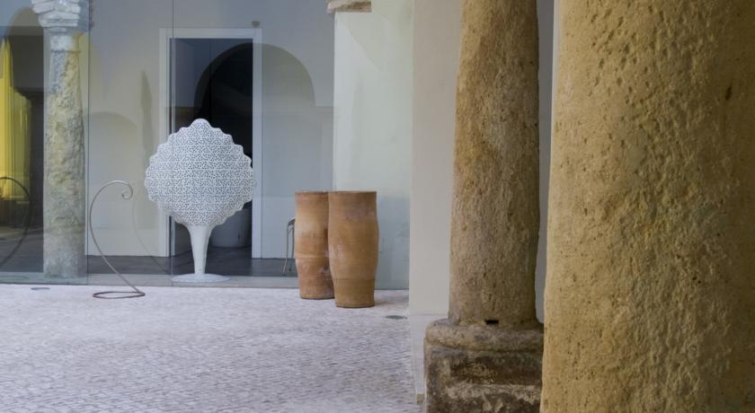 Фото 
Hostal Sant Jordi
