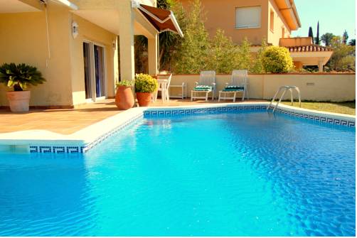 Фото 
Seguro de Sol Studios
