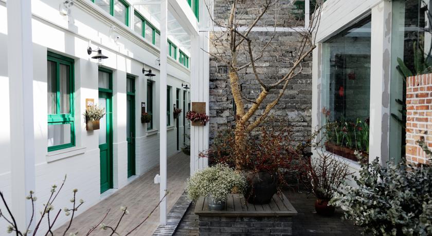 Фото 
IFC Residence
