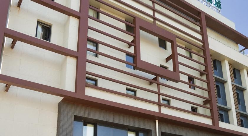 Фото 
Yangshuo Huating Holiday Inn
