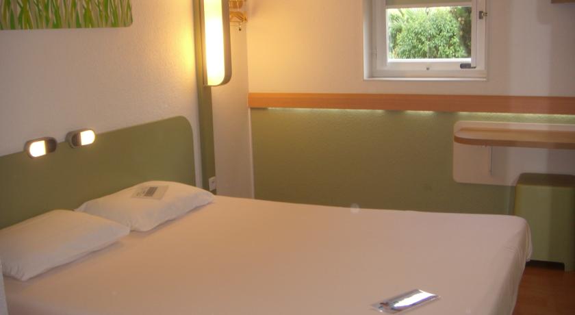 Фото 
Hôtel Le Saint Charles
