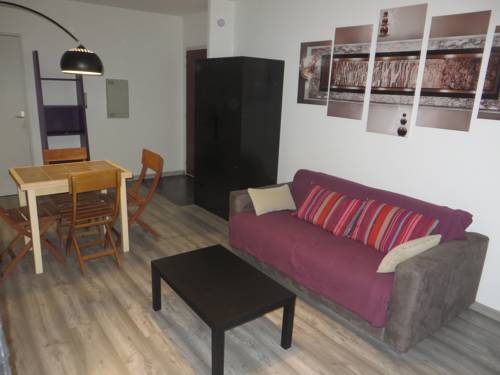 Фото 
Victoria Palace&#47; Queen&#39;s Garden
