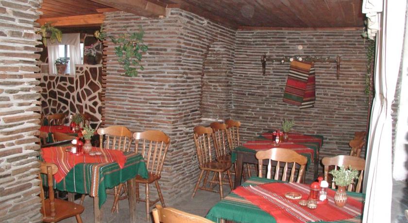 
Hadjipopov Green Lodge

