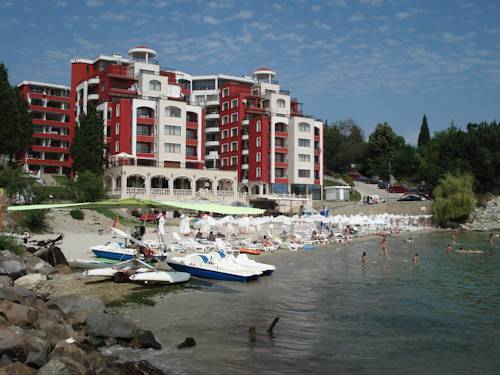 Фото 
Izgrev Apartments
